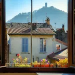 Apartamento Design With Historic Beams Cotto Lombardo