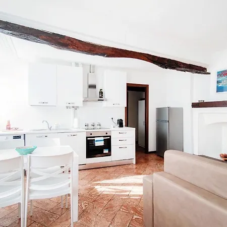 Design With Historic Beams Cotto Lombardo Apartamento Como