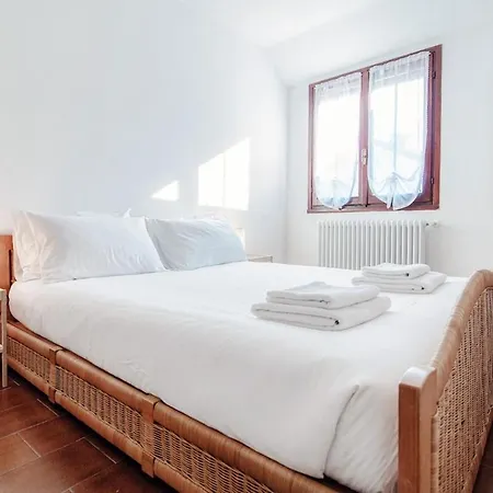 Design With Historic Beams Cotto Lombardo Apartamento Como