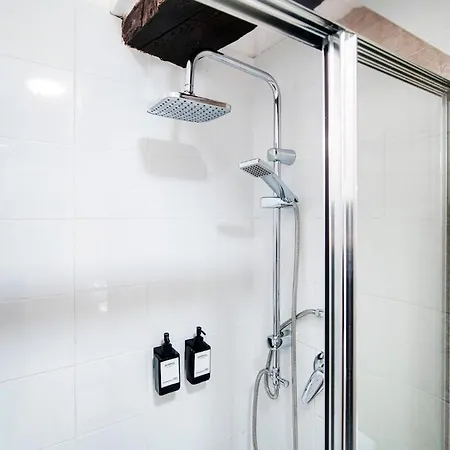 Design With Historic Beams Cotto Lombardo Apartamento Como
