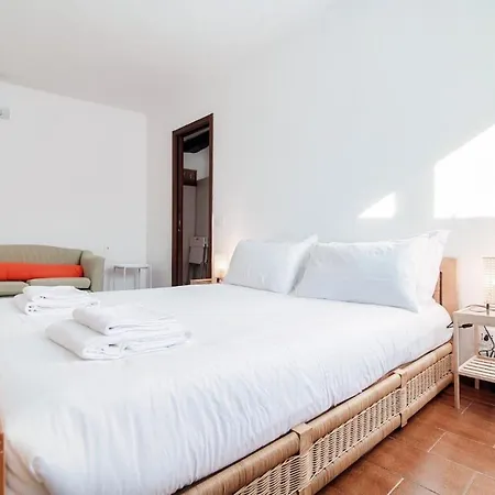 Apartamento Design With Historic Beams Cotto Lombardo Como