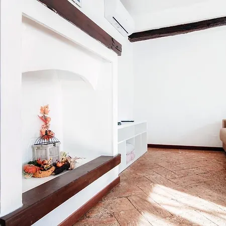 Design With Historic Beams Cotto Lombardo * Como