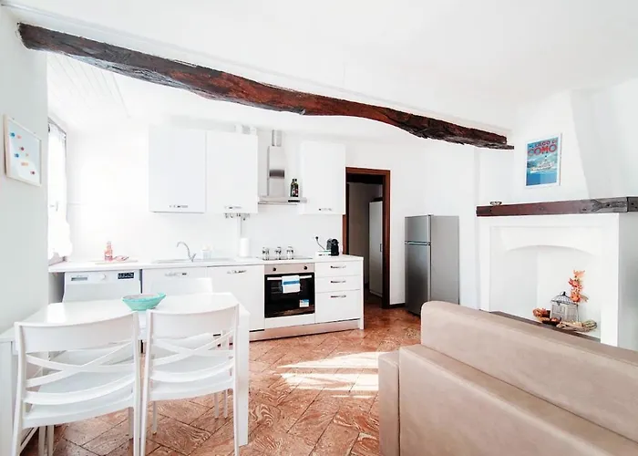 Design With Historic Beams Cotto Lombardo Apartamento Como