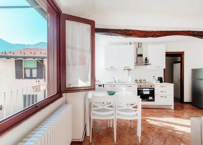 Design With Historic Beams Cotto Lombardo Apartmán Como