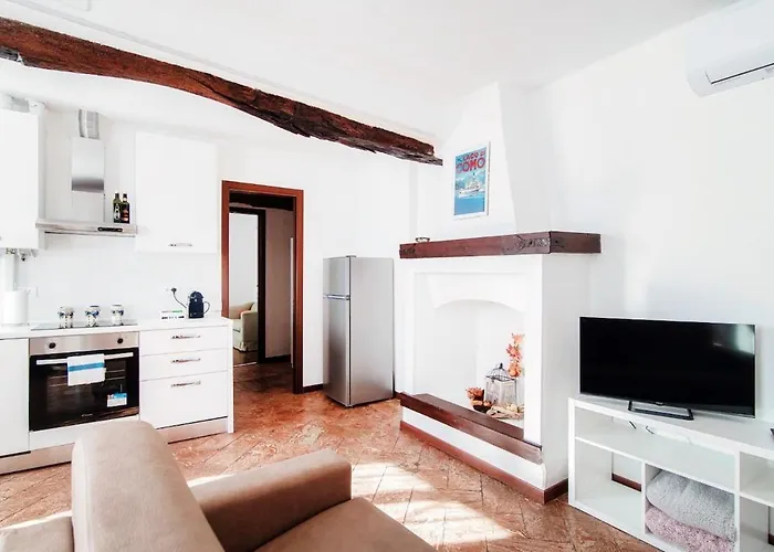 Apartmán Design With Historic Beams Cotto Lombardo Como