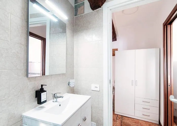 Apartmán Design With Historic Beams Cotto Lombardo