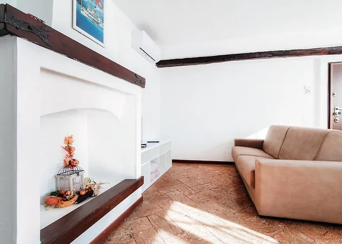 Apartmán Design With Historic Beams Cotto Lombardo