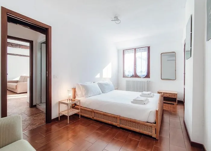 Design With Historic Beams Cotto Lombardo Apartmán Como